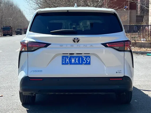 Toyota Sienna — Фото автомобиля 5