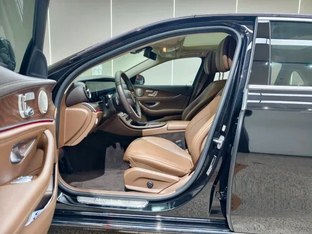 Mercedes-Benz E-Class — Фото автомобиля 7