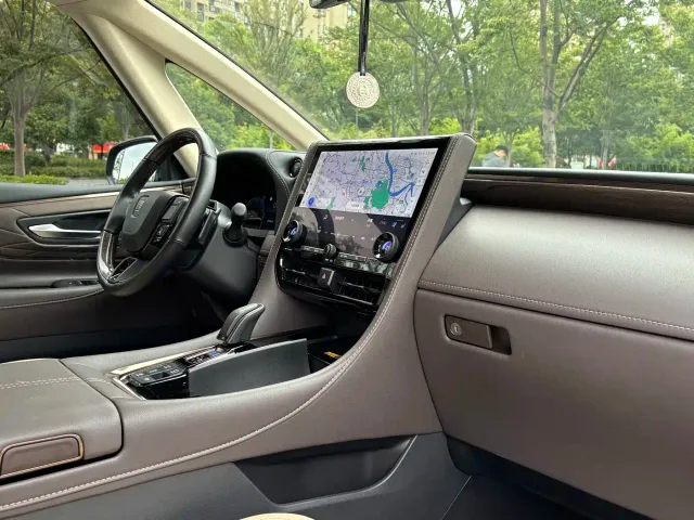 Toyota Vellfire — Фото автомобиля 9