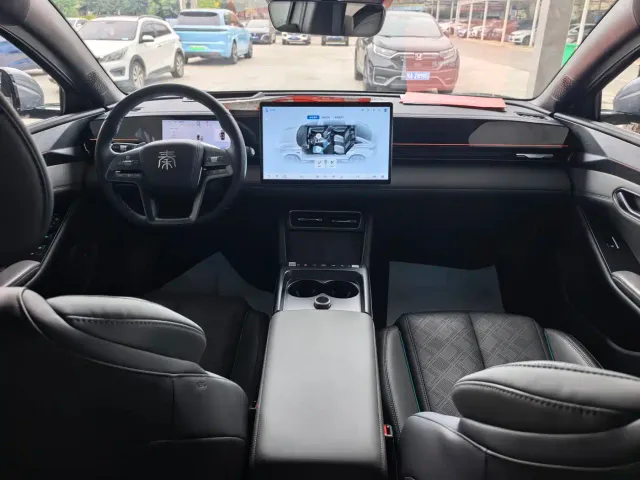 BYD Qin L — Фото автомобиля 13