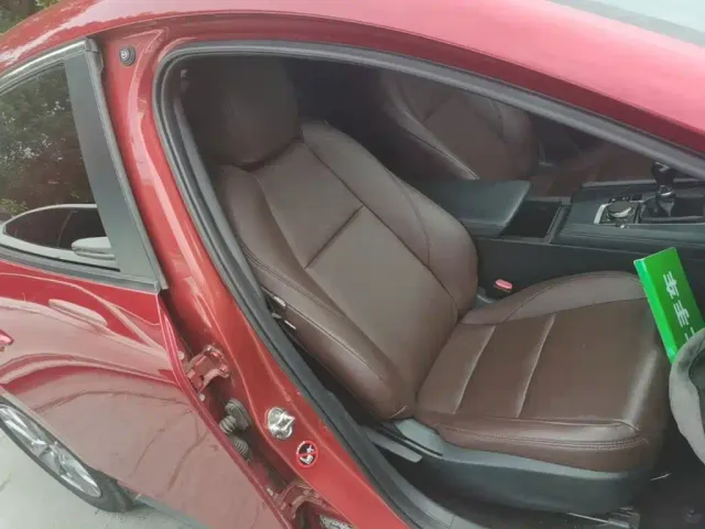Mazda Axela — Фото автомобиля 19