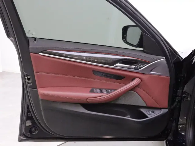 BMW 5 Series — Фото автомобиля 10