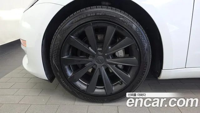 Tesla Model 3 — Фото автомобиля 5