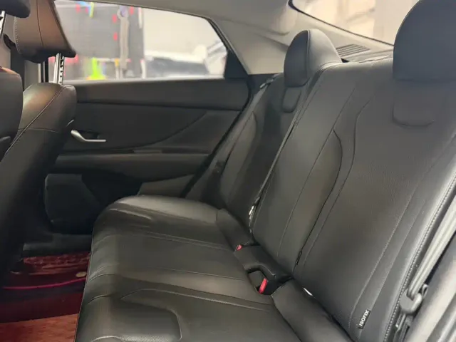Hyundai Elantra — Фото автомобиля 15