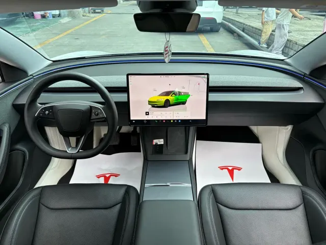 Tesla Model 3 — Фото автомобиля 12