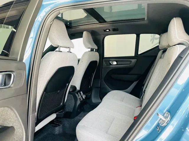 Volvo XC40 — Фото автомобиля 11