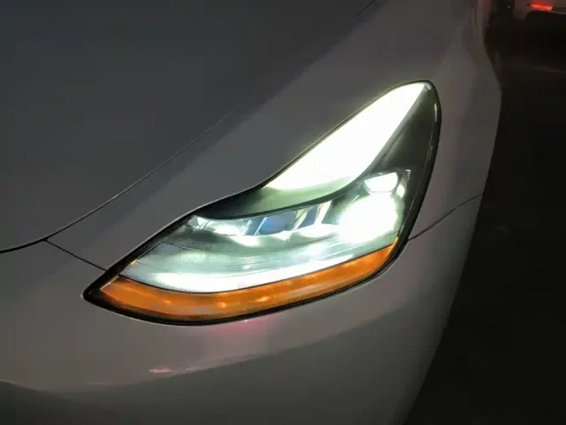 Tesla Model Y — Фото автомобиля 23