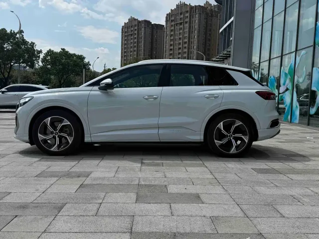 Audi Q4 e-tron — Фото автомобиля 7