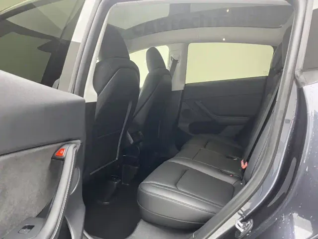 Tesla Model Y — Фото автомобиля 19