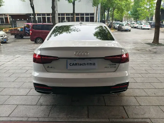 Audi A4L — Фото автомобиля 11