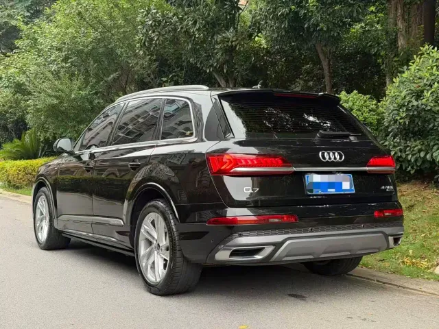 Audi Q7 — Фото автомобиля 4