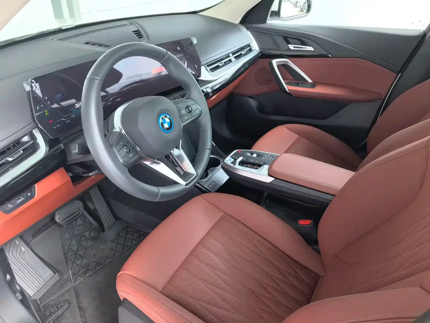BMW BMW iX1 2026 eDrive25L X Design Package — Фото автомобиля 12