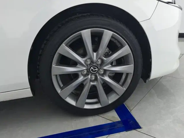 Mazda Axela — Фото автомобиля 6