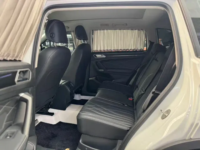 Volkswagen Tiguan L — Фото автомобиля 5