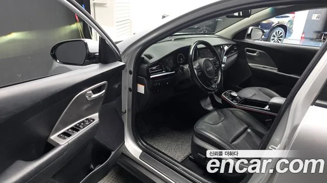 Kia Niro — Фото автомобиля 15