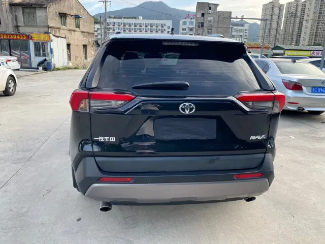 Toyota RAV4 — Фото автомобиля 5
