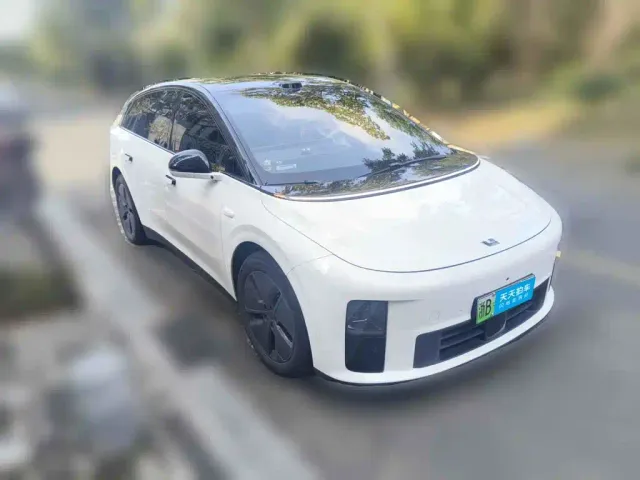 Li Auto i6 — Фото автомобиля 3
