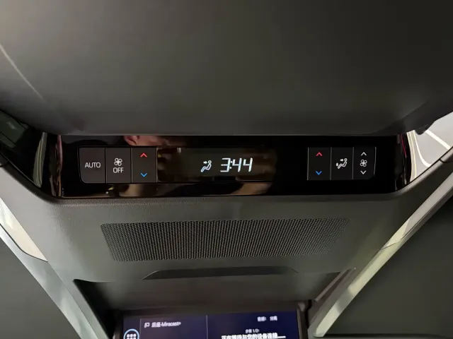 Toyota Alphard — Фото автомобиля 28