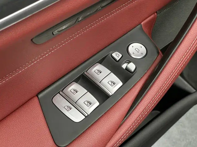 BMW 5 Series — Фото автомобиля 12