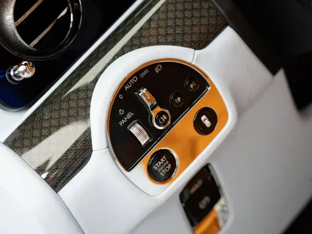Rolls-Royce Ghost — Фото автомобиля 14