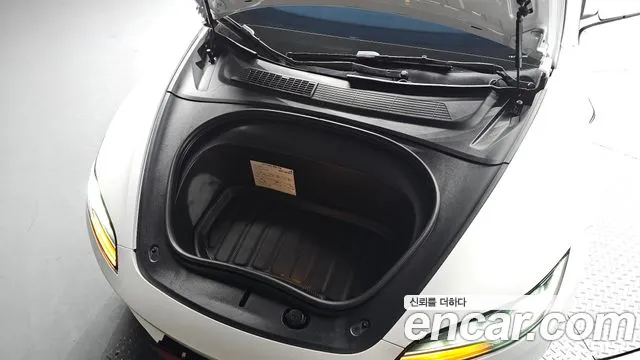 Tesla Model 3 — Фото автомобиля 6