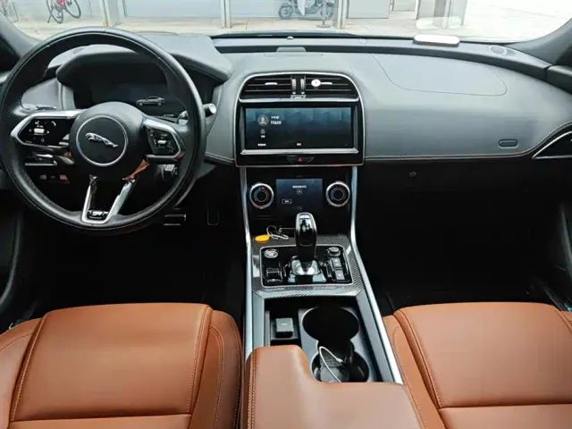 Jaguar XEL — Фото автомобиля 12