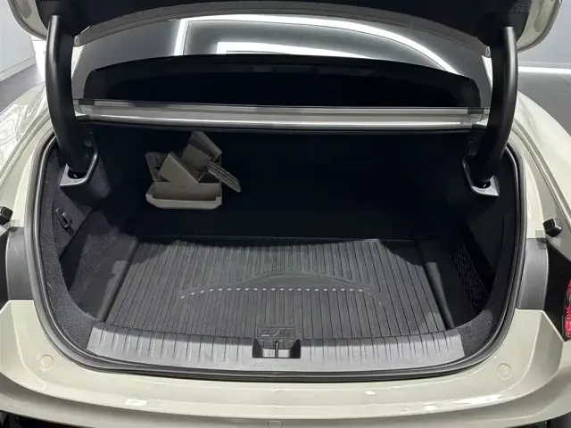 Xiaomi SU7 — Фото автомобиля 9