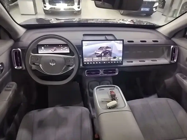 Leapmotor B10 — Фото автомобиля 9