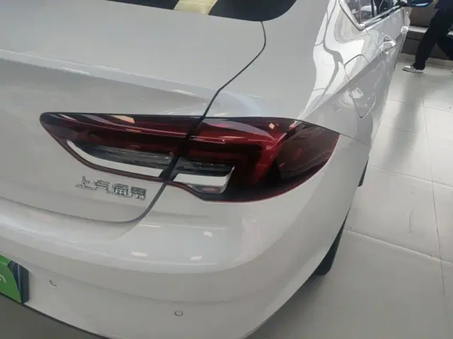 Buick Regal — Фото автомобиля 7