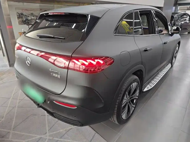 Mercedes-Benz EQE SUV — Фото автомобиля 6