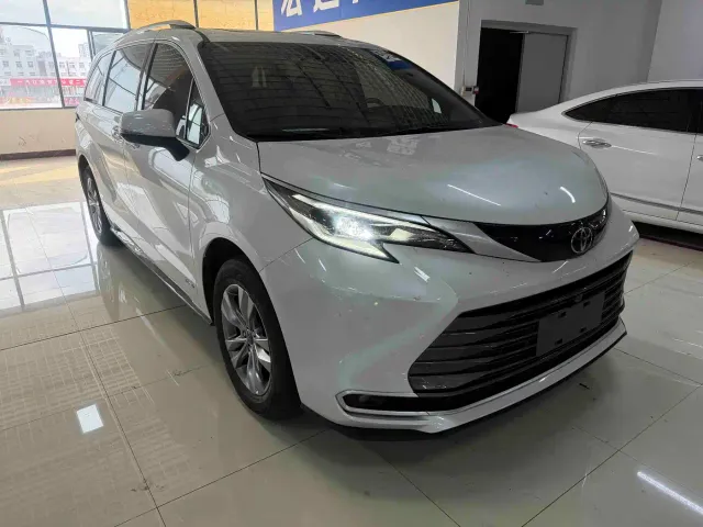 Toyota Sienna — Фото автомобиля 3