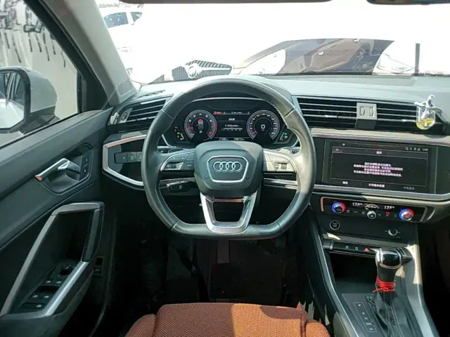 Audi Q3 — Фото автомобиля 10