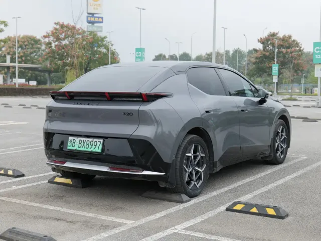Lynk & Co Z20 — Фото автомобиля 5