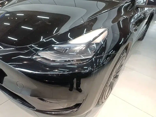 Tesla Model Y — Фото автомобиля 23
