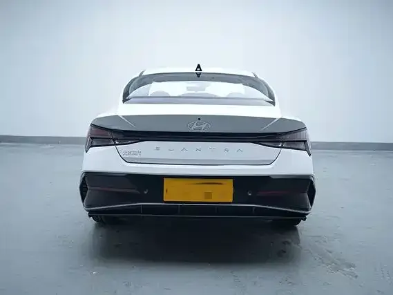 Hyundai Elantra — Фото автомобиля 5