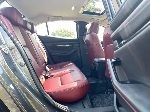 Mazda Axela — Фото автомобиля 15