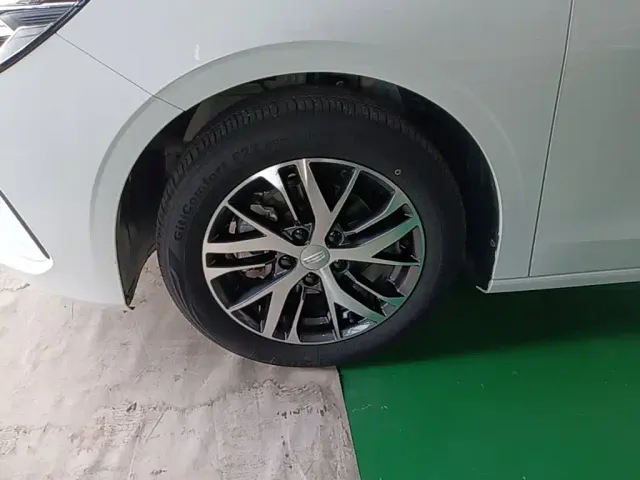 Geely Emgrand — Фото автомобиля 22