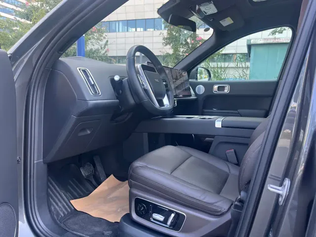 Li Auto L8 — Фото автомобиля 8