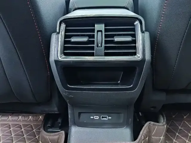 Skoda Karoq — Фото автомобиля 14