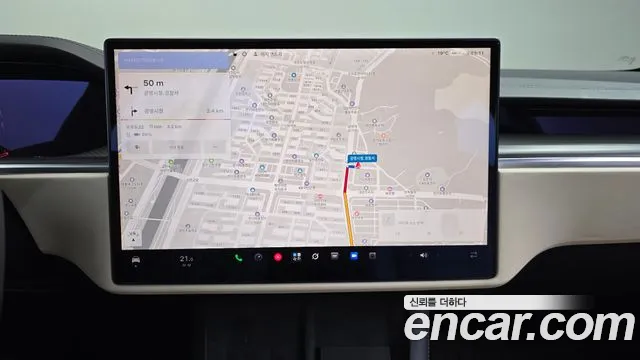 Tesla Model X — Фото автомобиля 19