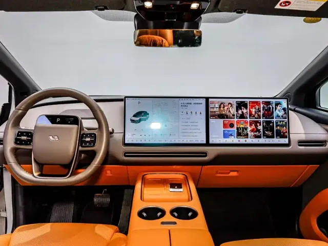 Li Auto i8 — Фото автомобиля 21