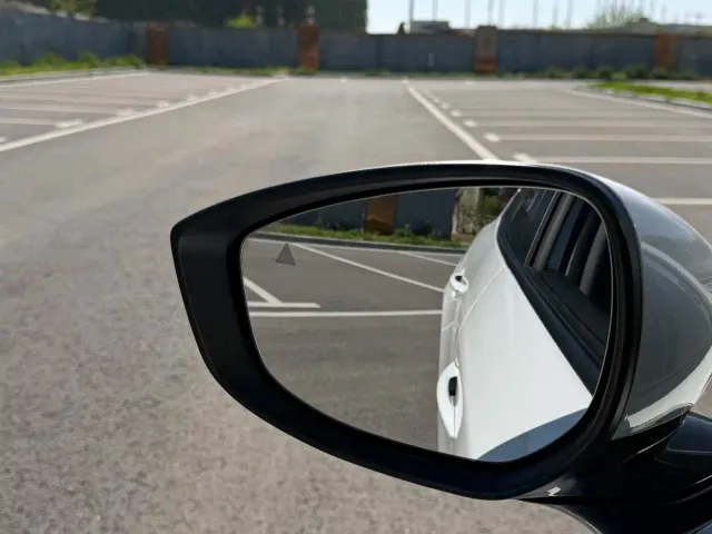 Mazda Axela — Фото автомобиля 16