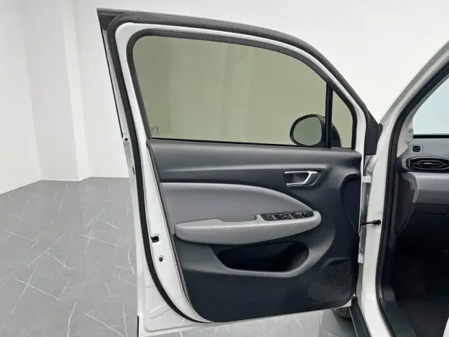 Leapmotor T03 — Фото автомобиля 12