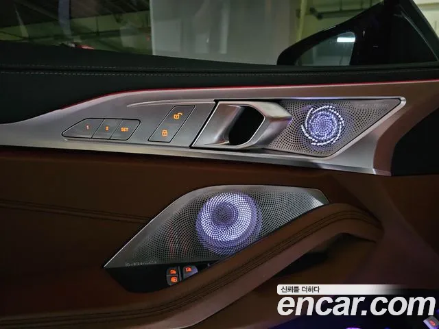 BMW 8 Series G15 — Фото автомобиля 18