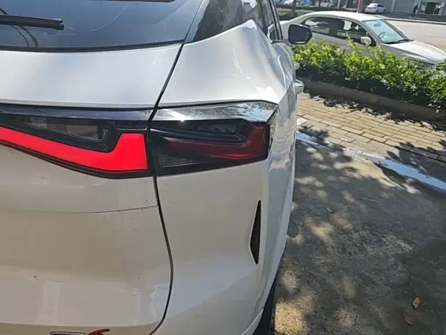 Changan Oshan Z6 EV — Фото автомобиля 7