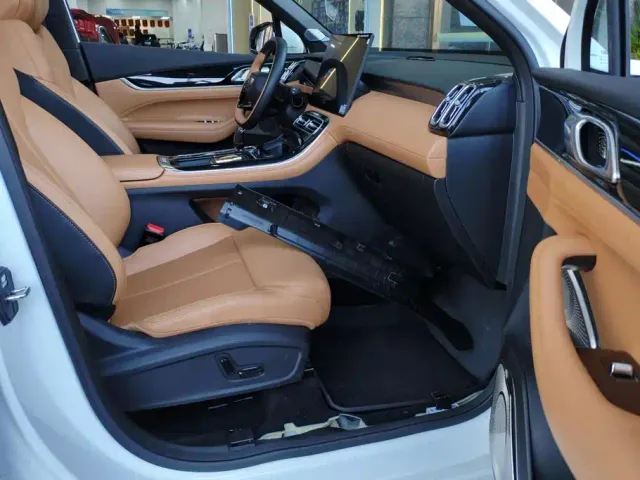 Geely Boyue L — Фото автомобиля 8