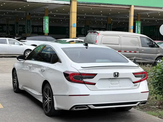 Honda Accord — Фото автомобиля 12