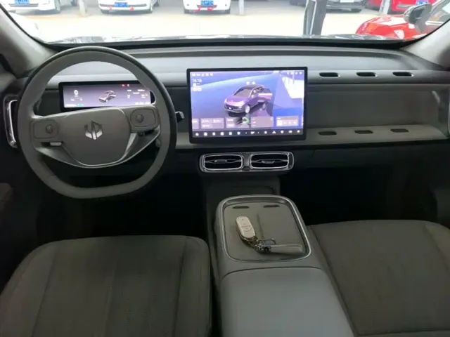 Leapmotor B10 — Фото автомобиля 9