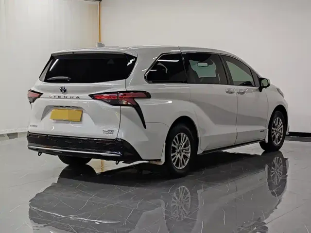 Toyota Sienna — Фото автомобиля 6