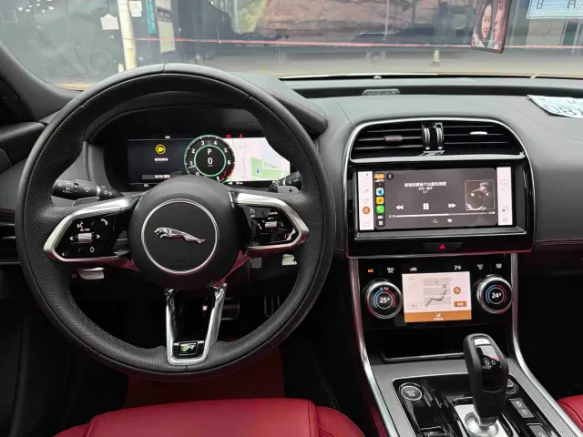 Jaguar XEL — Фото автомобиля 24